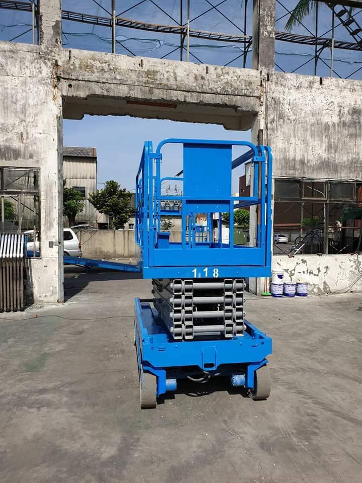 自走車台南 新營歸仁 出租鋐鐿高空車0989993993 4 高空作業車 鋐鐿高空車 出租買賣